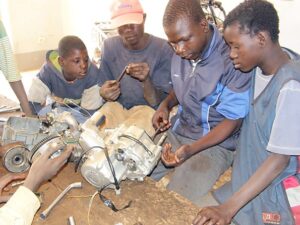 L’Importance du Technicien en Afrique - Une Urgence Absolue pour Transformer l’Économie - ALLIANCE EUROPE AFRIQUE